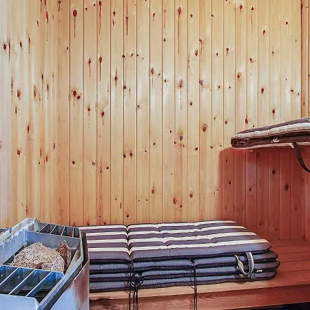 Two-bedroom Holiday In Nexo 4 * Snogebæk