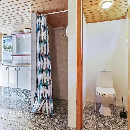 Two-bedroom Holiday In Nexo 4 * Snogebæk