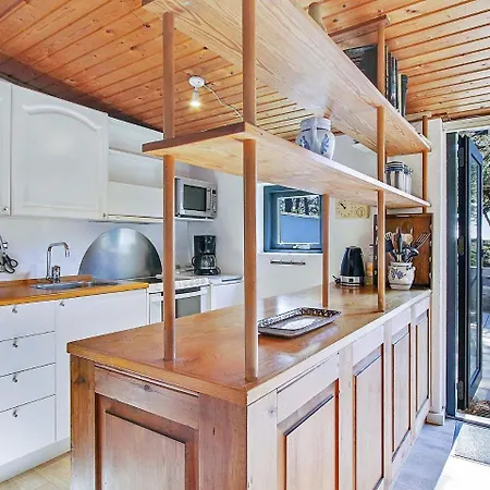 Casa vacanze Two-bedroom Holiday In Nexo 4 *